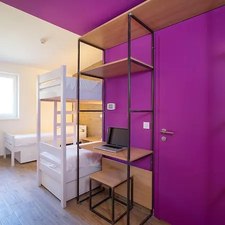 Link Hostel *